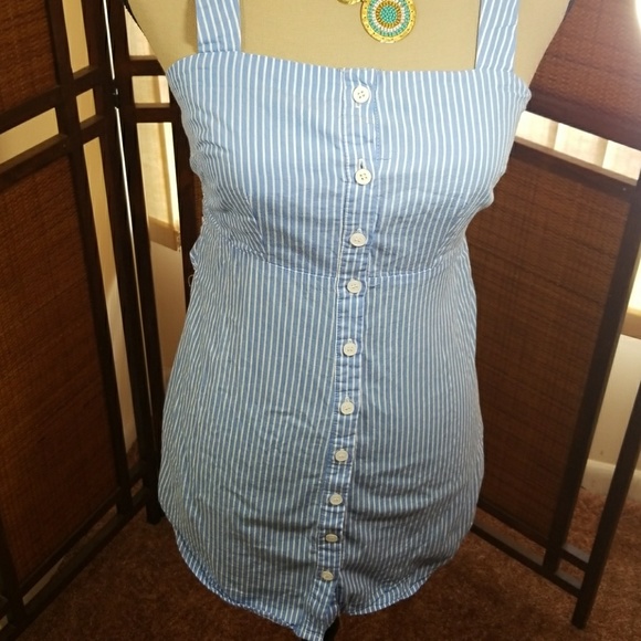 Striped Button Down Sleevesless Top - Picture 2 of 8